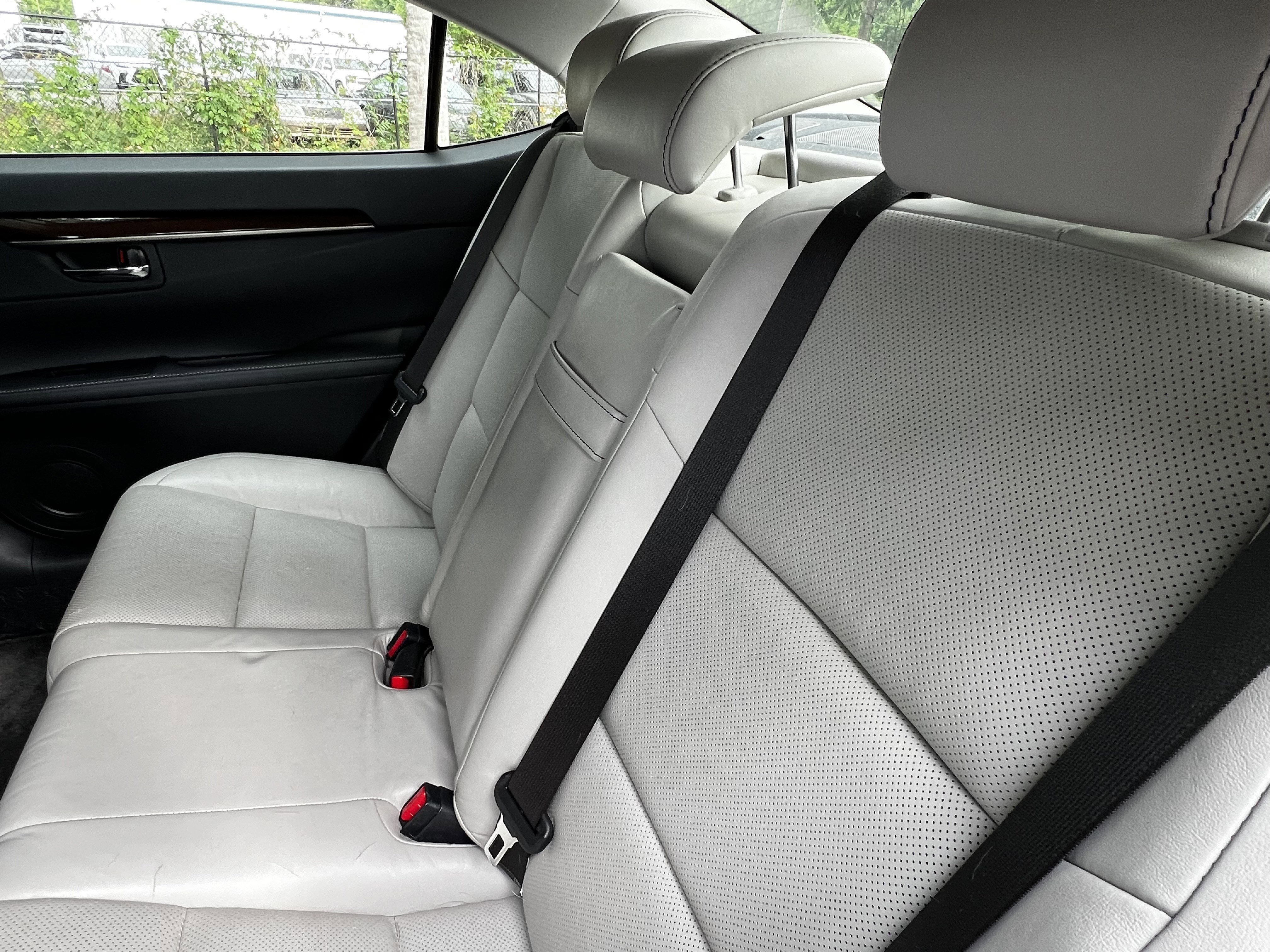 Used 2013 Lexus ES 350 w/ Luxury Pkg FWD image 32