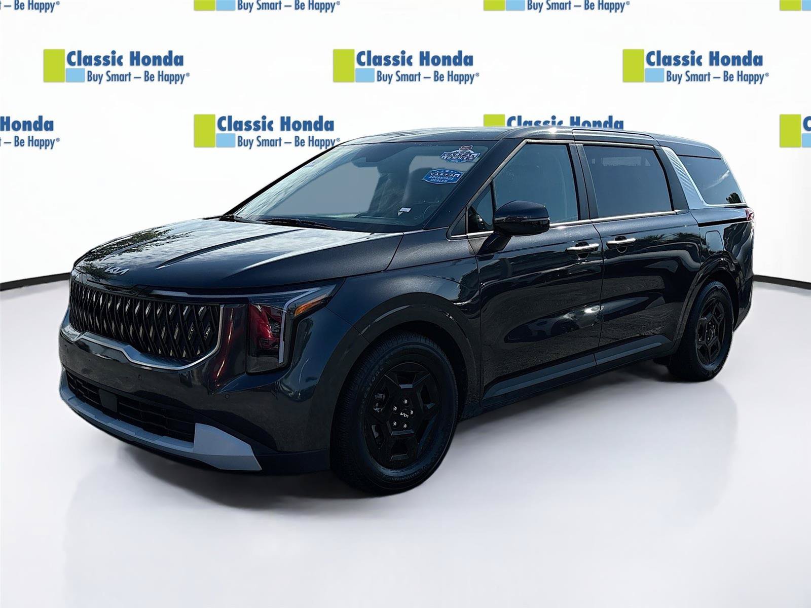 Used 2025 Kia Carnival FWD image 3