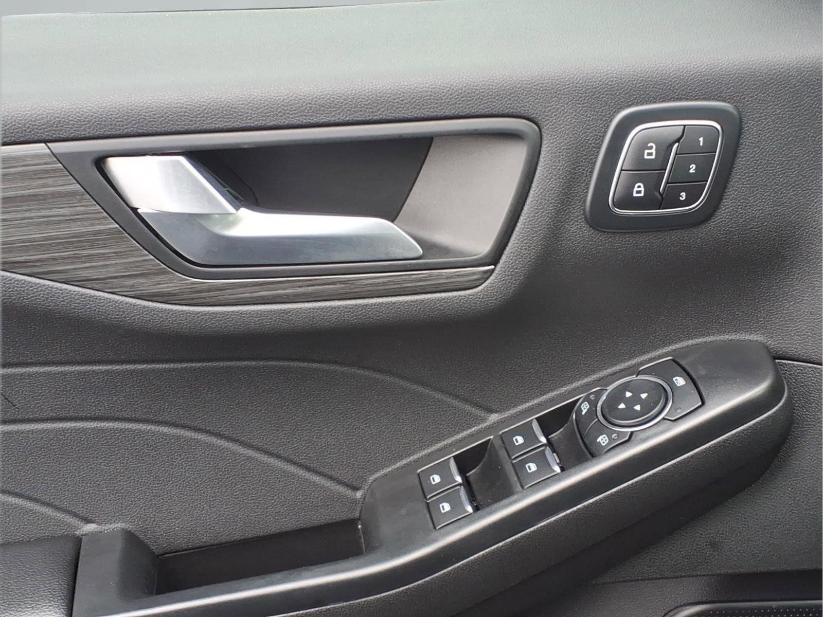 Used 2024 Ford Escape SE w/ PHEV Premium Package image 23