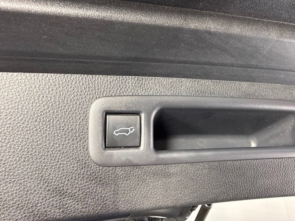 Used 2020 Toyota Highlander Limited FWD image 36