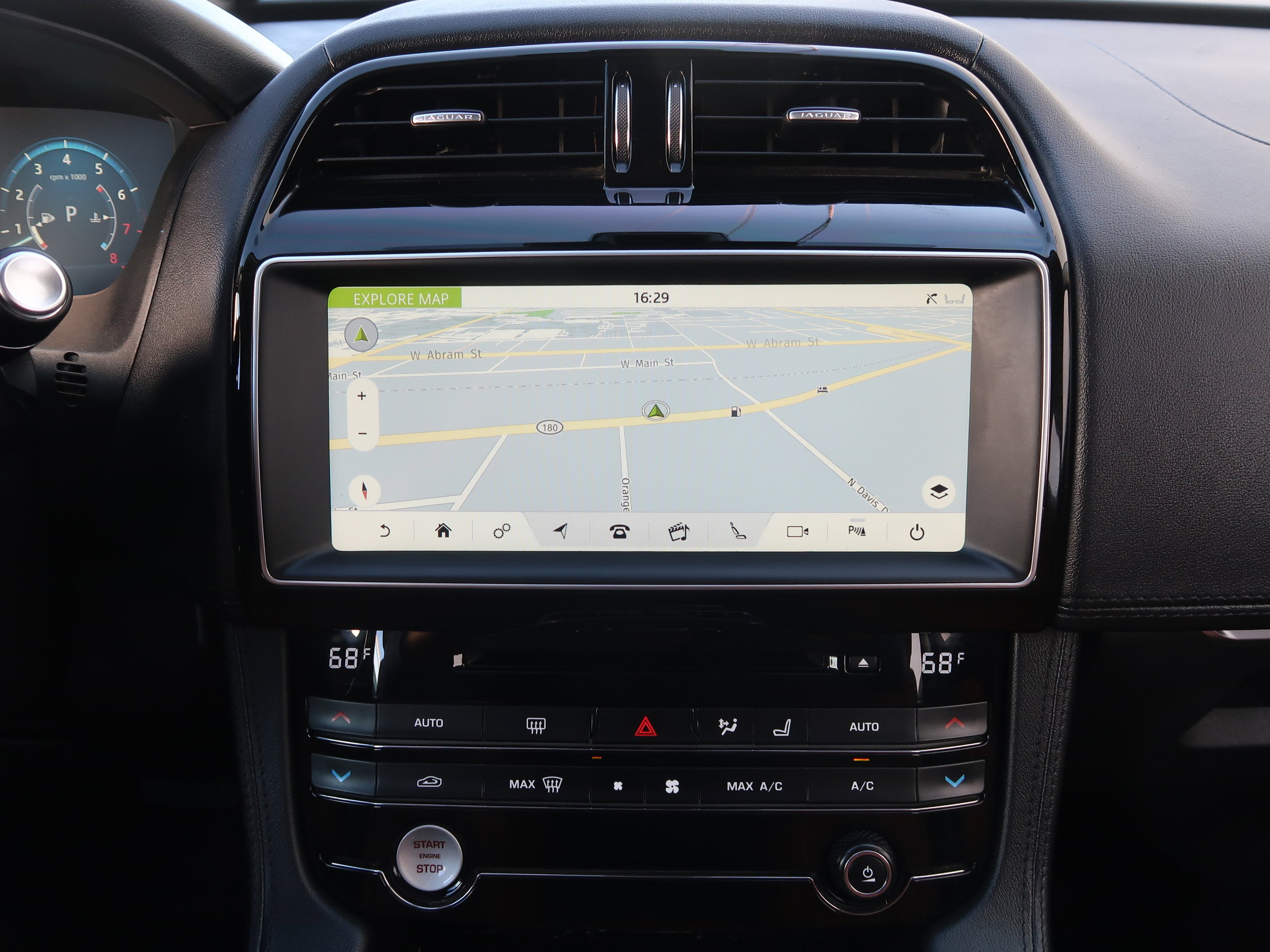 Used 2018 Jaguar F-PACE Portfolio image 17