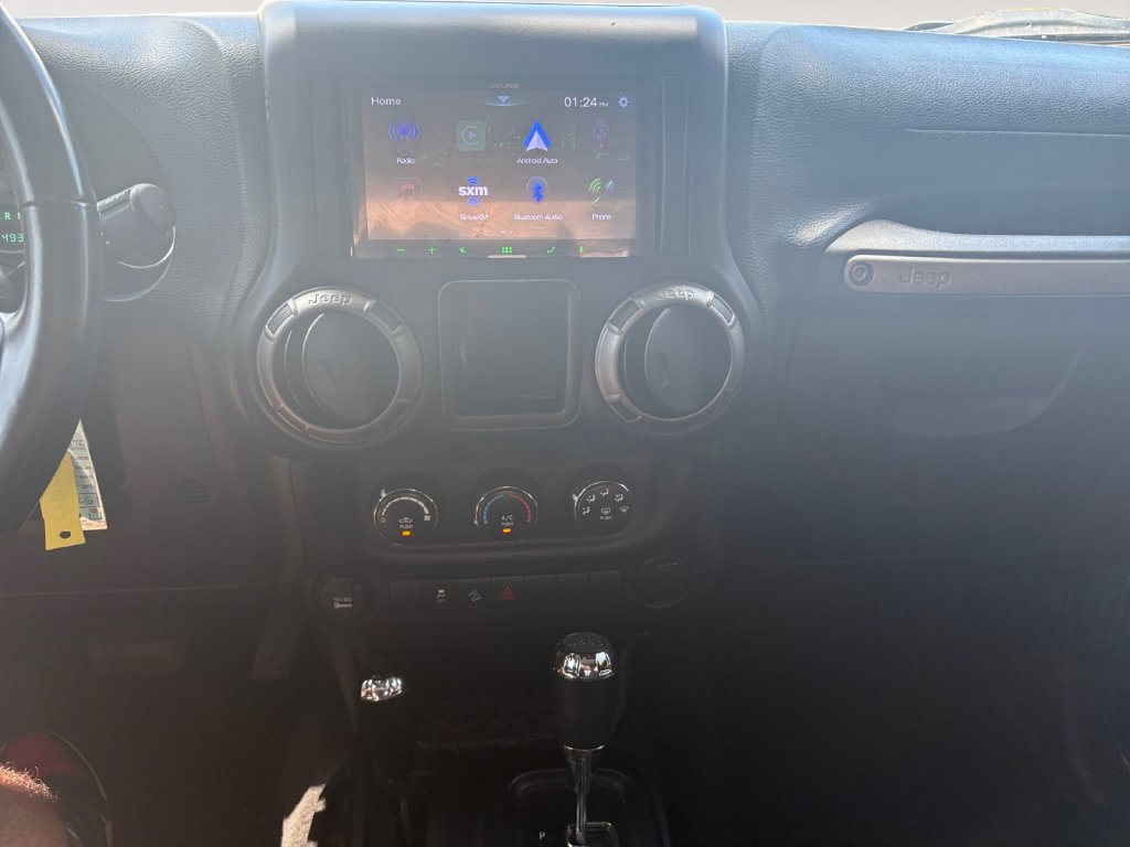 Used 2018 Jeep Wrangler Sport w/ Connectivity Group AWD/4WD image 11