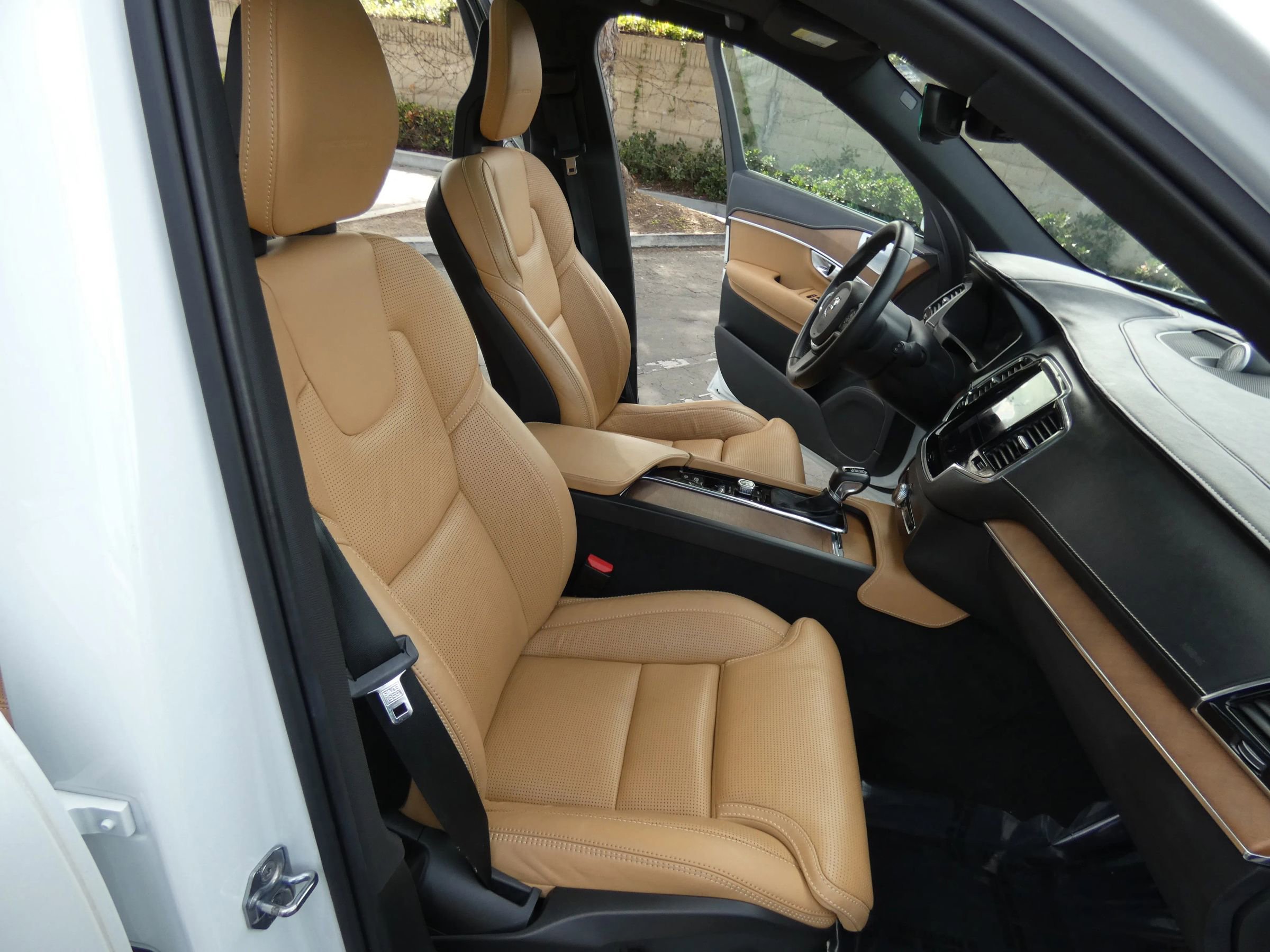 Used 2017 Volvo XC90 T6 Inscription w/ Vision Package image 30