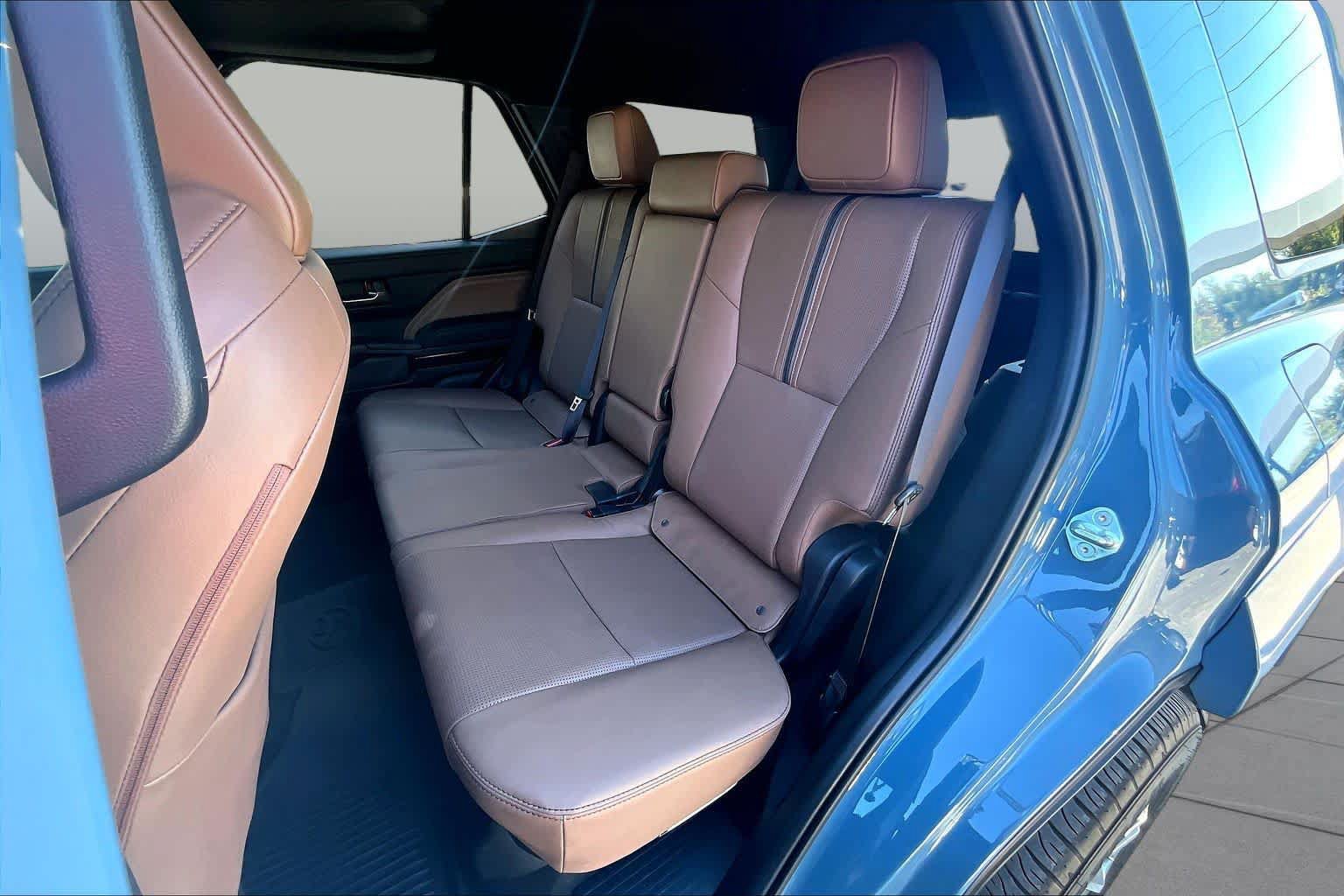 Used 2025 Toyota 4Runner Limited AWD/4WD image 20