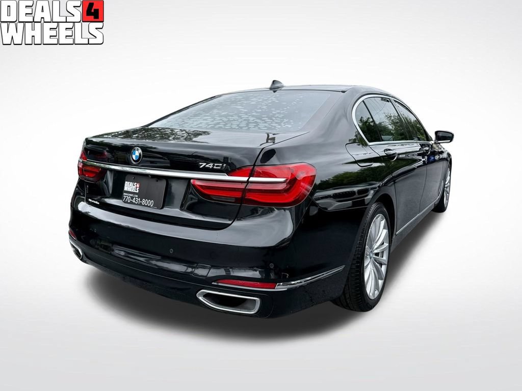 Used 2018 BMW 740i RWD image 9