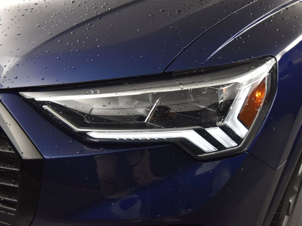 New 2025 Audi Q3 2.0T Premium image 9