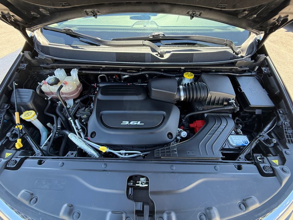 Used 2018 Chrysler Pacifica Limited w/ Tire & Wheel Group FWD image 31