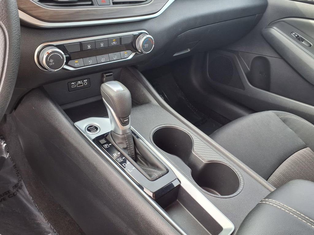 Used 2025 Nissan Altima 2.5 SV image 9