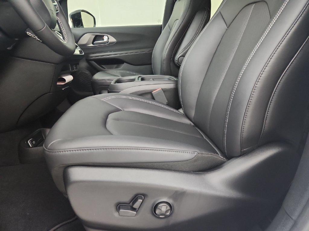 New 2027 Chrysler Pacifica LX FWD image 19