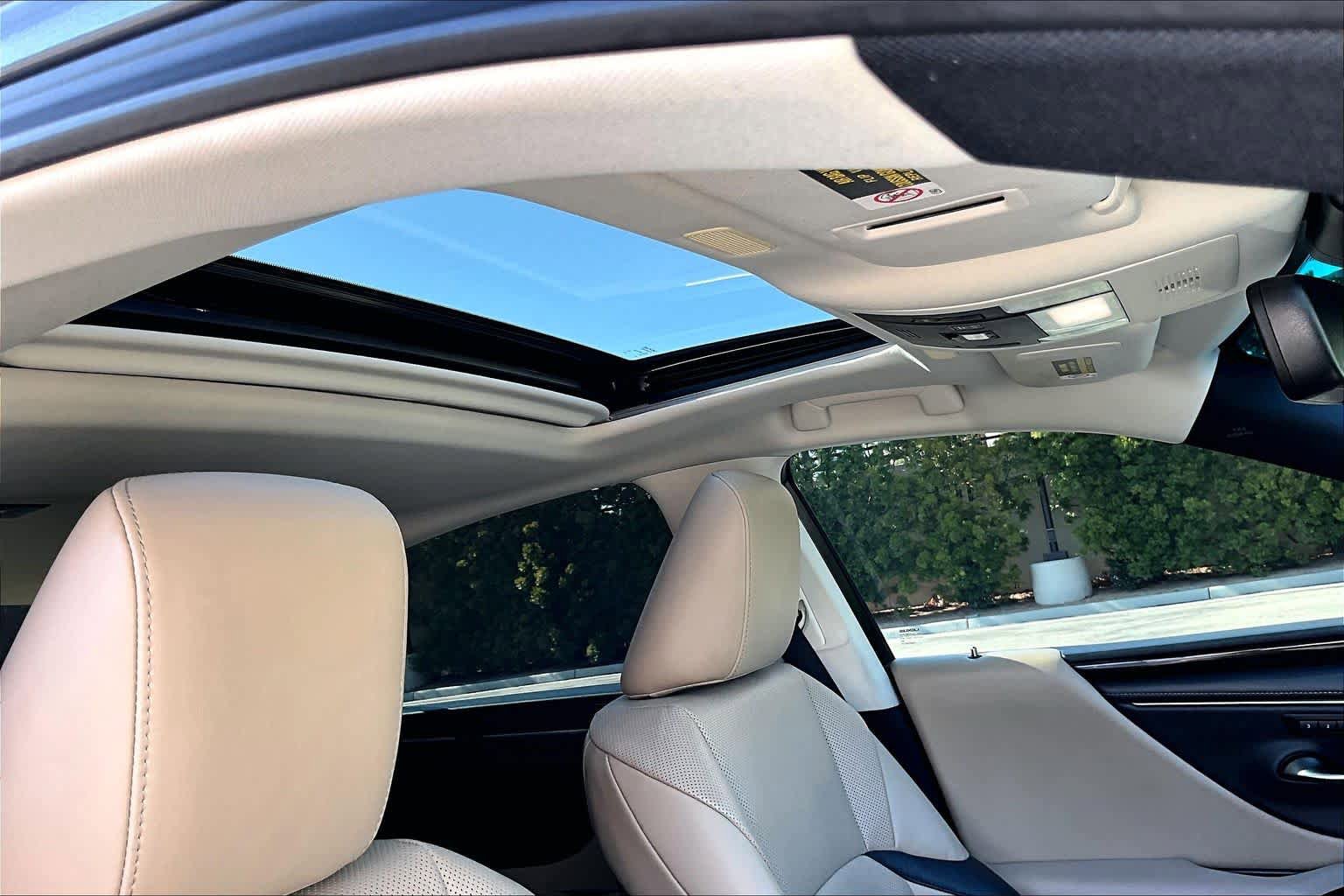 Used 2021 Lexus ES 300h w/ Premium Package FWD image 13