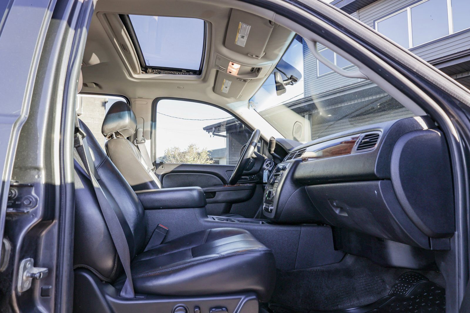 Used 2011 GMC Yukon XL SLT AWD/4WD image 28