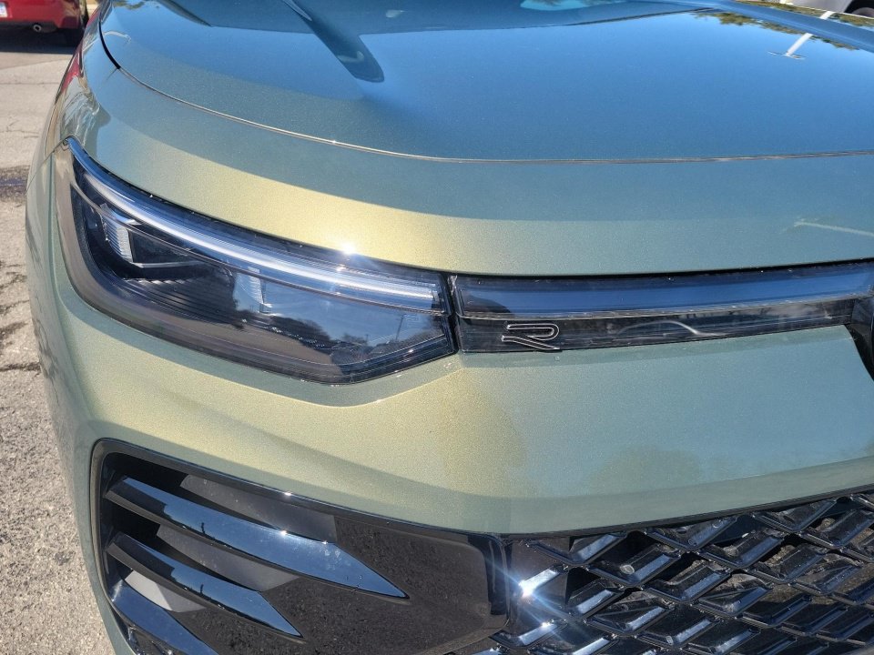 New 2026 Volkswagen Tiguan SE R-Line FWD image 24