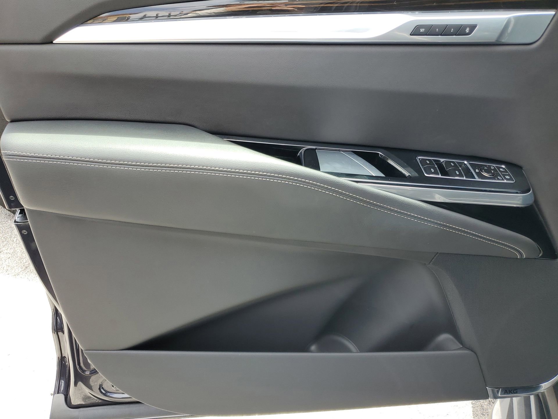 Used 2025 Cadillac Escalade Premium Luxury image 18