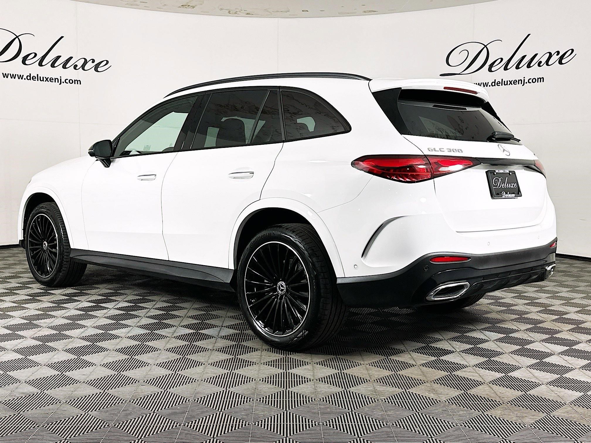 Used 2025 Mercedes-Benz GLC 300 4MATIC image 4