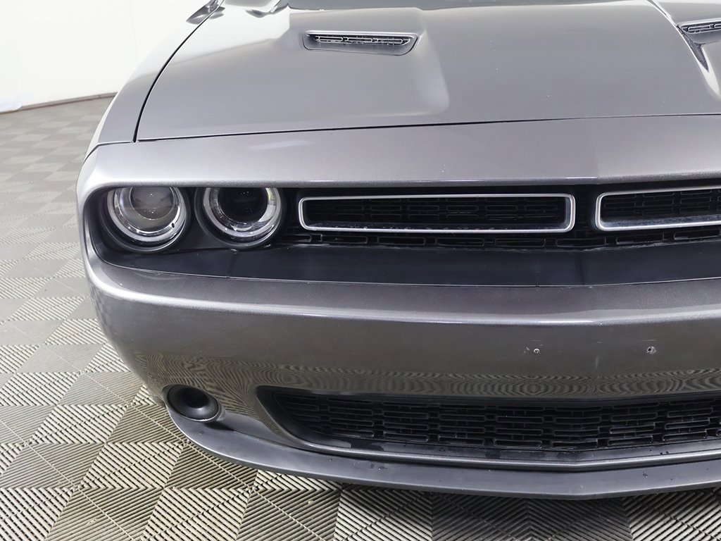 Used 2019 Dodge Challenger SXT image 10