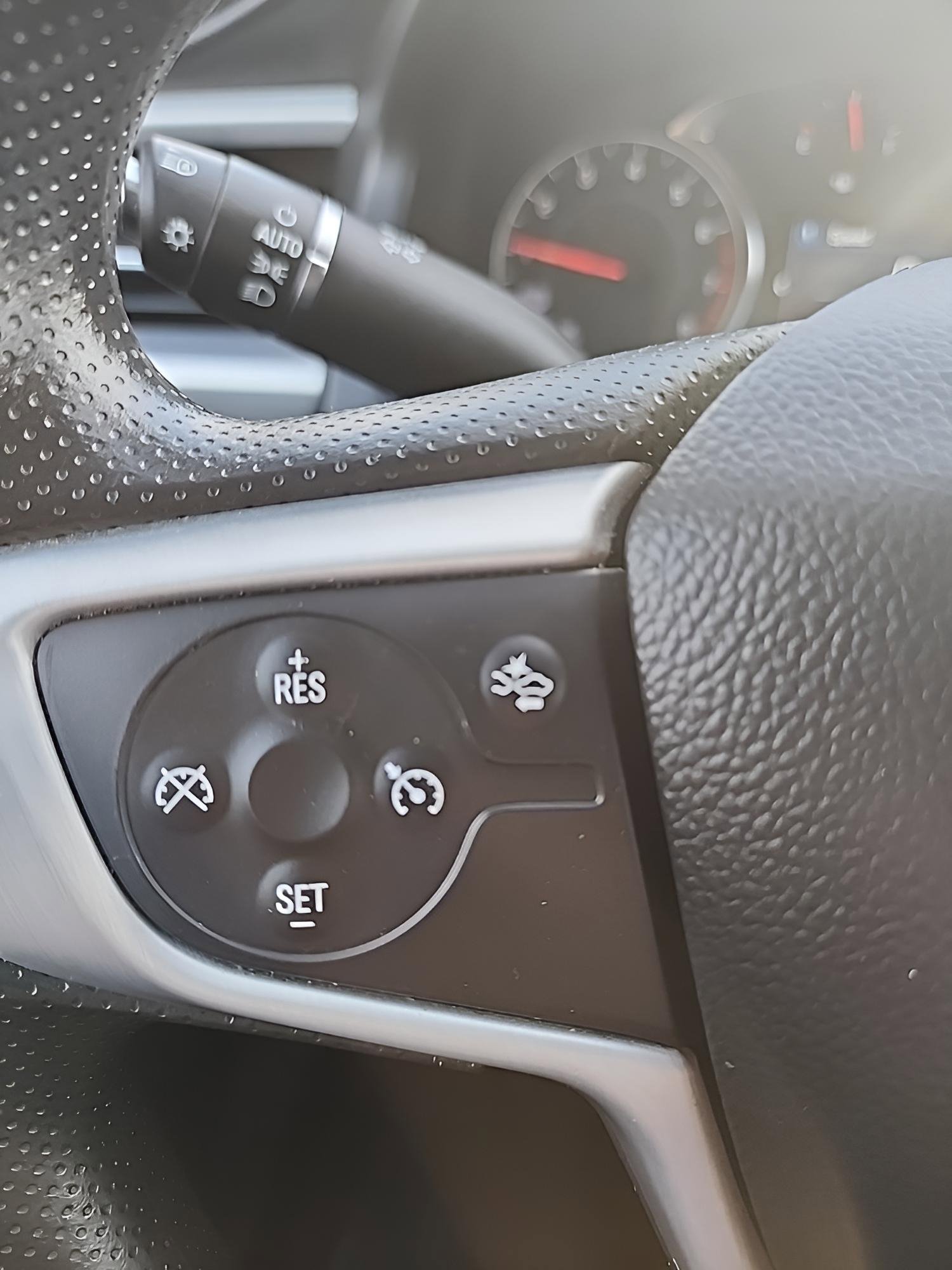 Used 2023 GMC Acadia SLE w/ Driver Convenience Package image 13