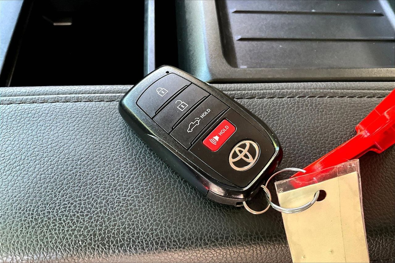 Used 2023 Toyota Tundra Limited image 34