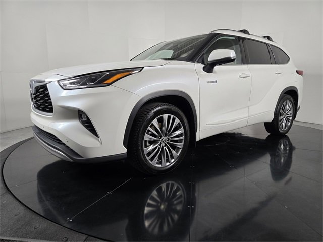 Used 2020 Toyota Highlander Limited Platinum image 2