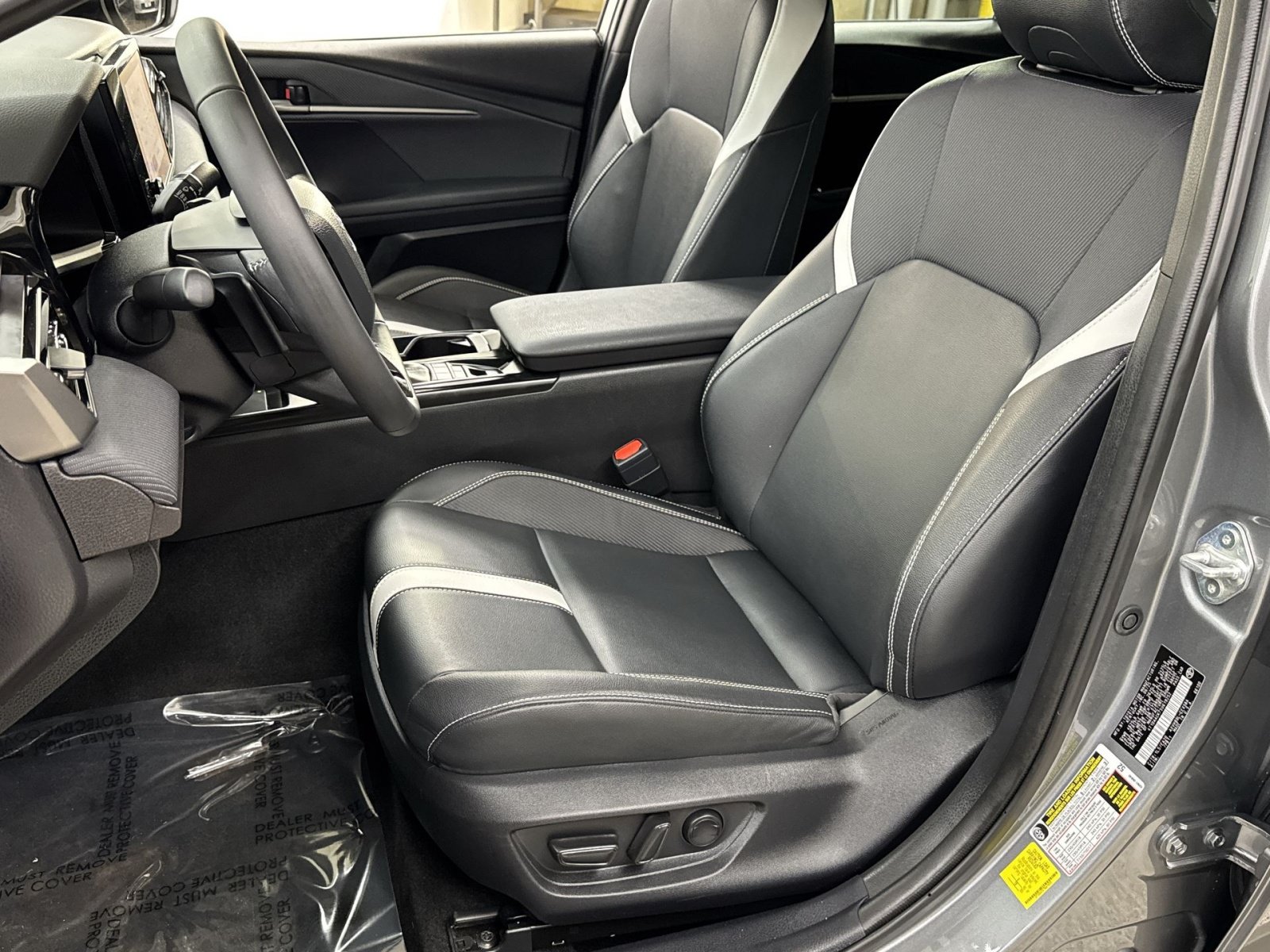 Used 2025 Toyota Camry SE FWD image 14