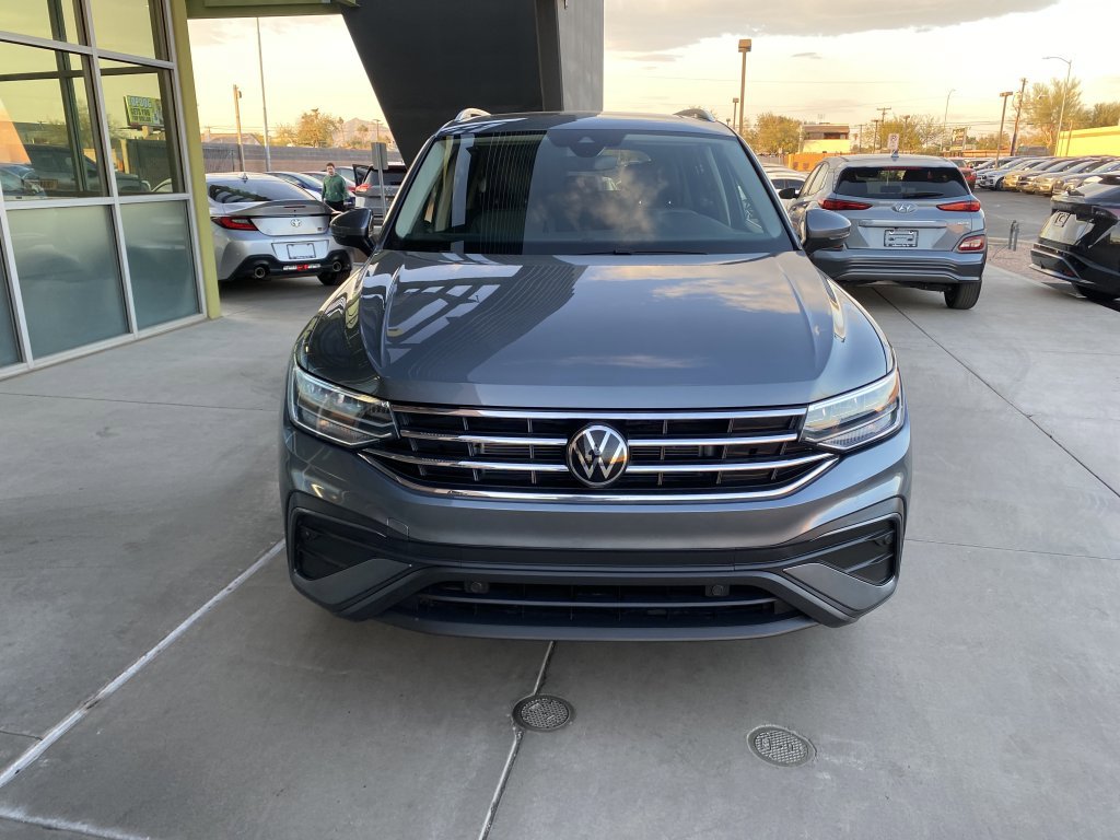 Used 2023 Volkswagen Tiguan SE w/ Panoramic Sunroof Package image 7