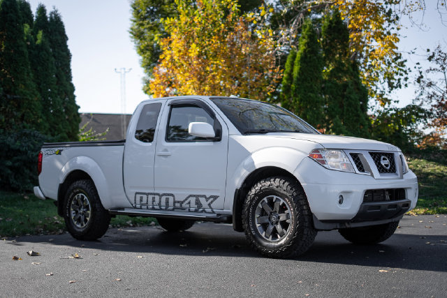Used 2014 Nissan Frontier PRO-4X w/ Pro-4x Graphics Package AWD/4WD image 3