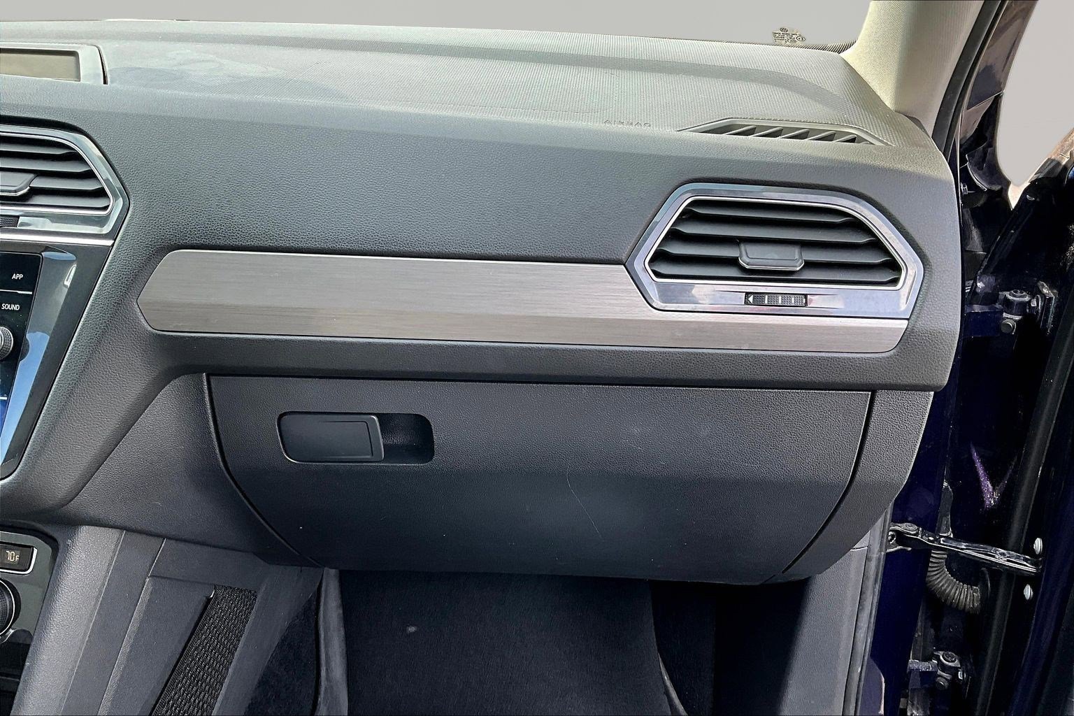 Used 2021 Volkswagen Tiguan SE FWD image 26