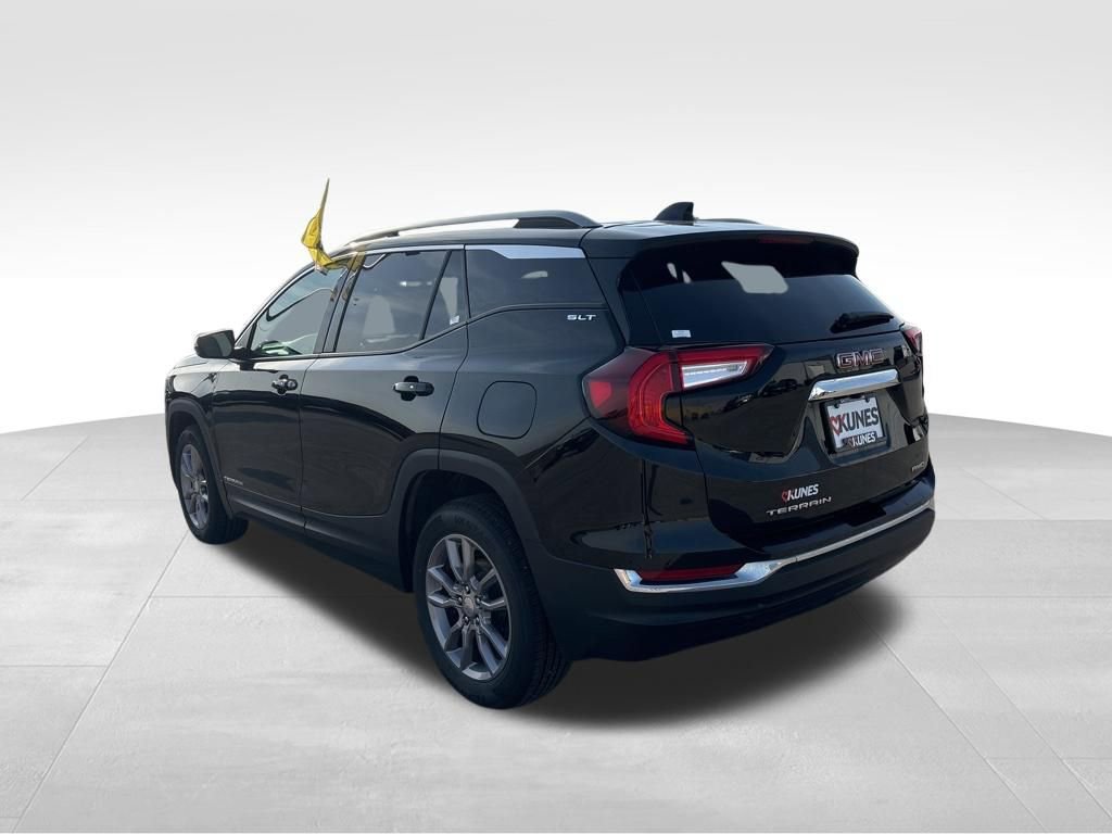 Used 2024 GMC Terrain SLT AWD/4WD image 7