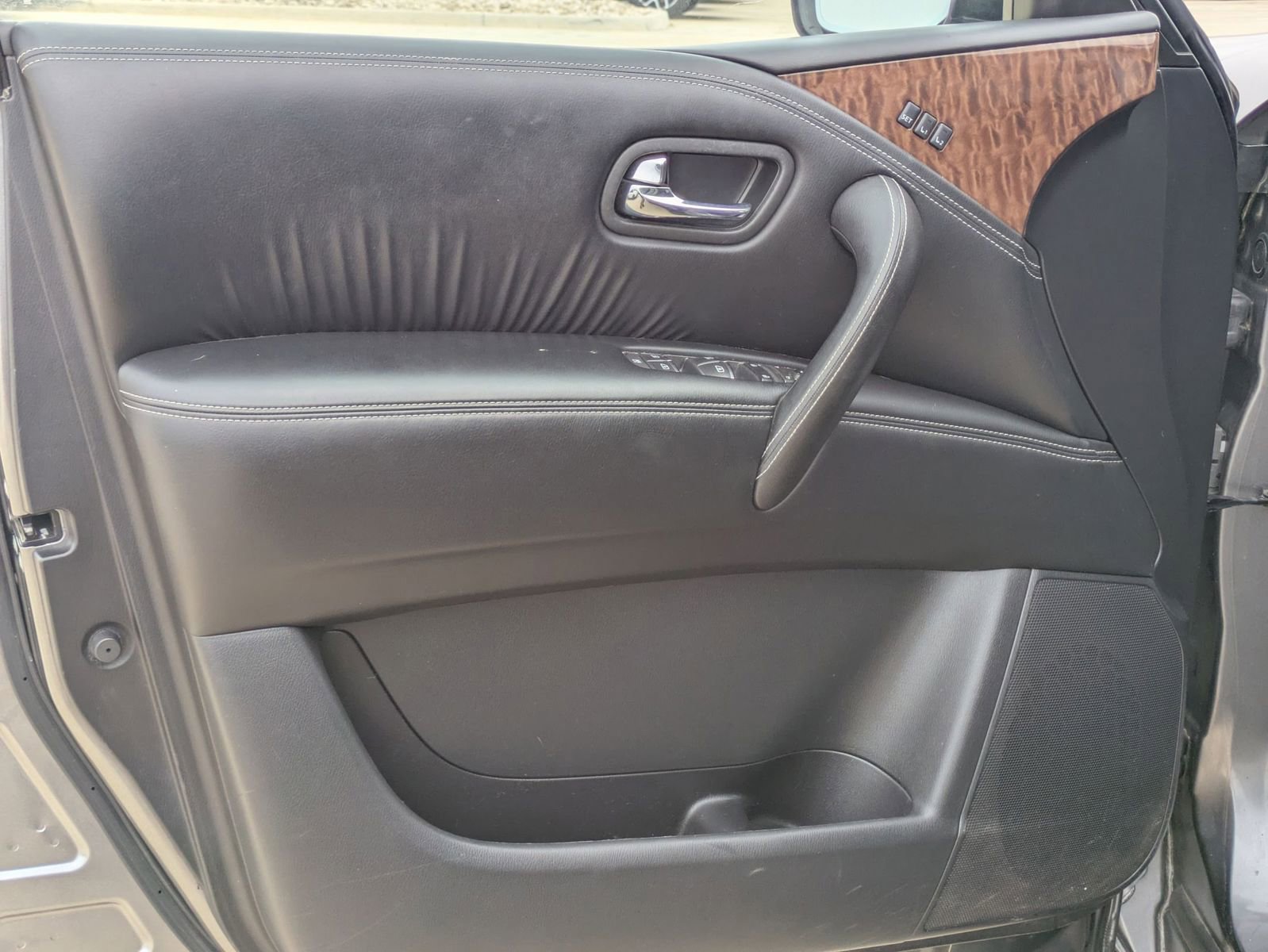 Used 2020 Nissan Armada SL w/ Premium Package image 11