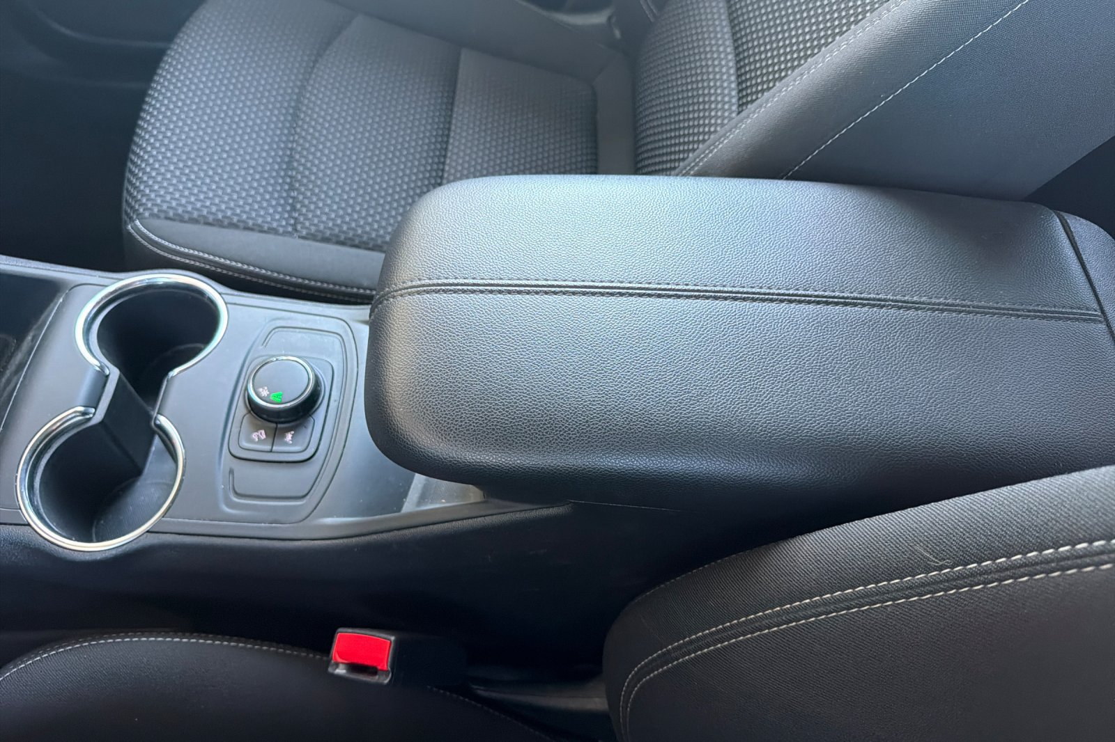 Used 2024 GMC Terrain SLE FWD image 26
