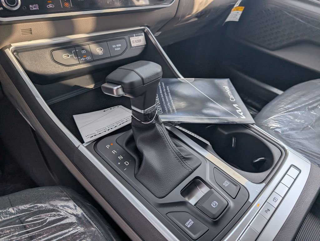 New 2026 Kia Carnival LX FWD image 19