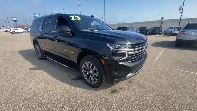 Used 2023 Chevrolet Suburban LT w/ LT Signature Plus Package image 4