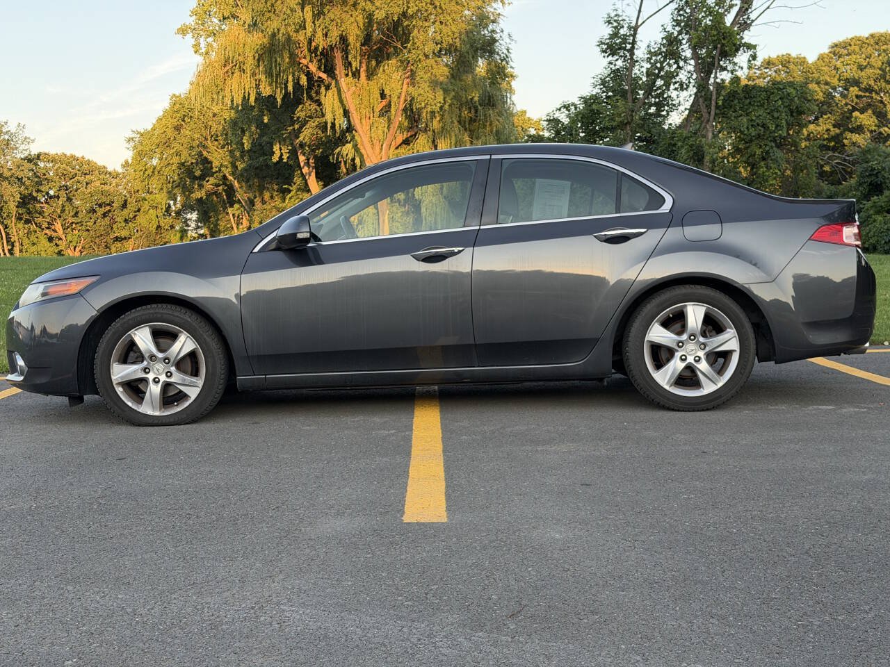 Used 2011 Acura TSX w/ Technology Package FWD image 2