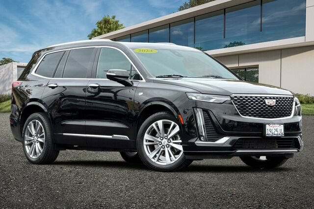 Used 2024 Cadillac XT6 Premium Luxury AWD/4WD image 2