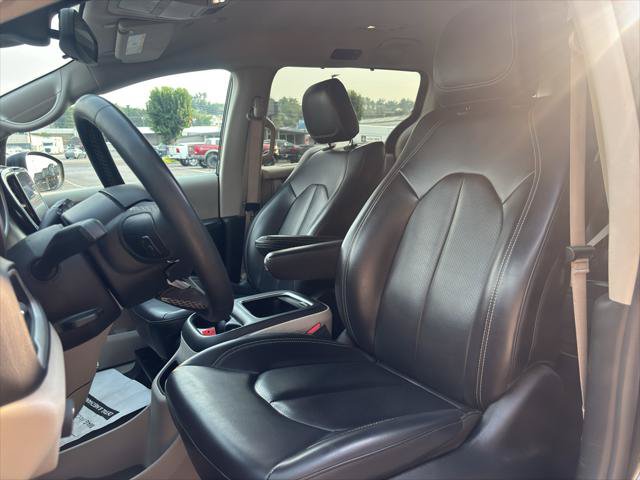 Certified 2023 Chrysler Pacifica Touring-L FWD image 9