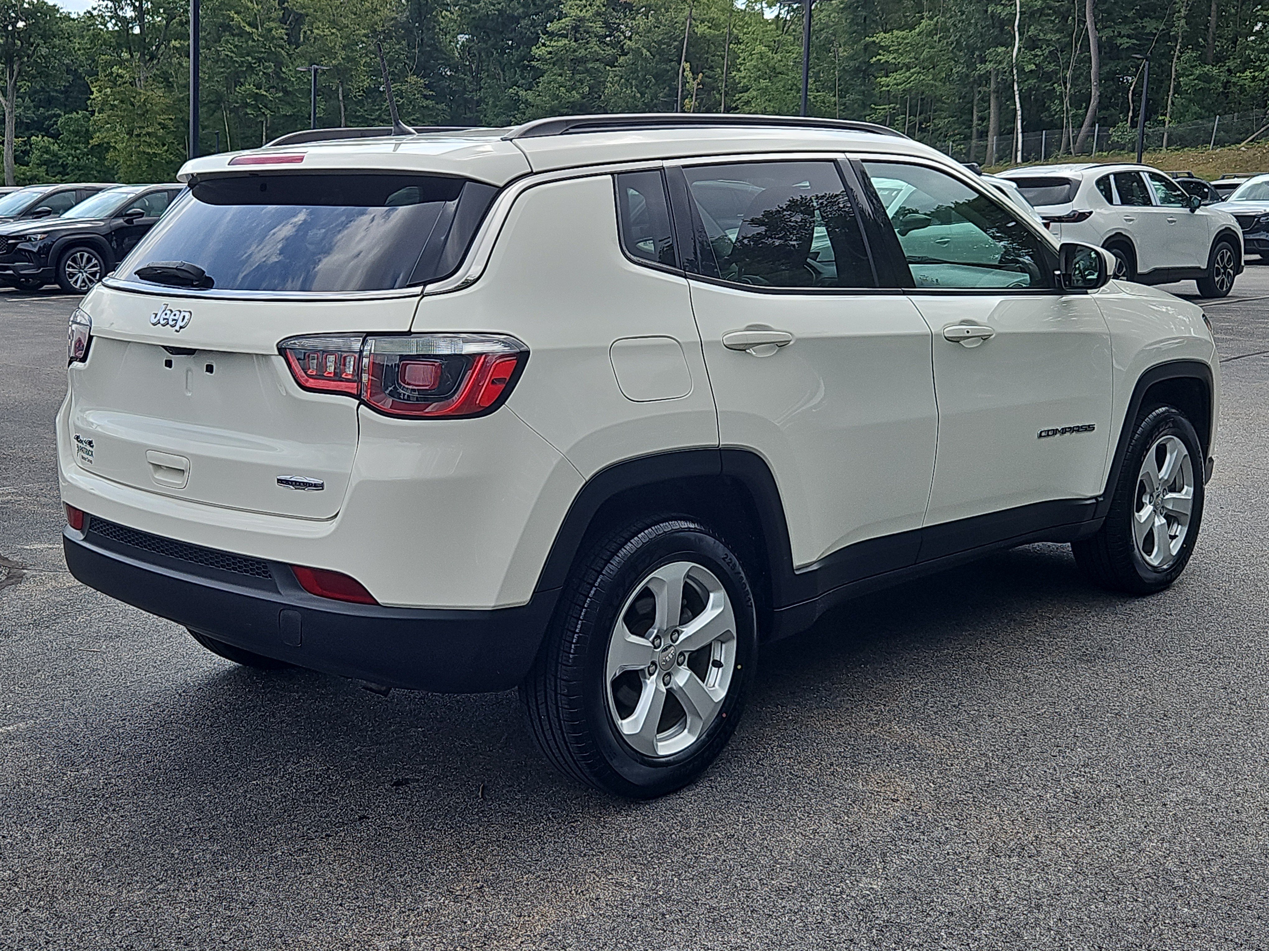 Used 2018 Jeep Compass Latitude w/ Cold Weather Group AWD/4WD image 2