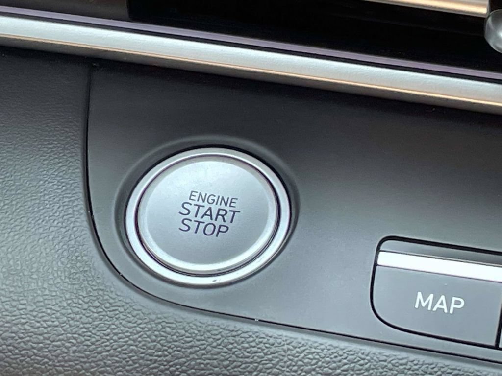 Certified 2025 Hyundai Elantra SEL FWD image 19