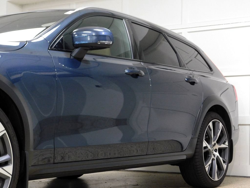 Used 2023 Volvo V90 B6 Cross Country Ultimate AWD/4WD image 15