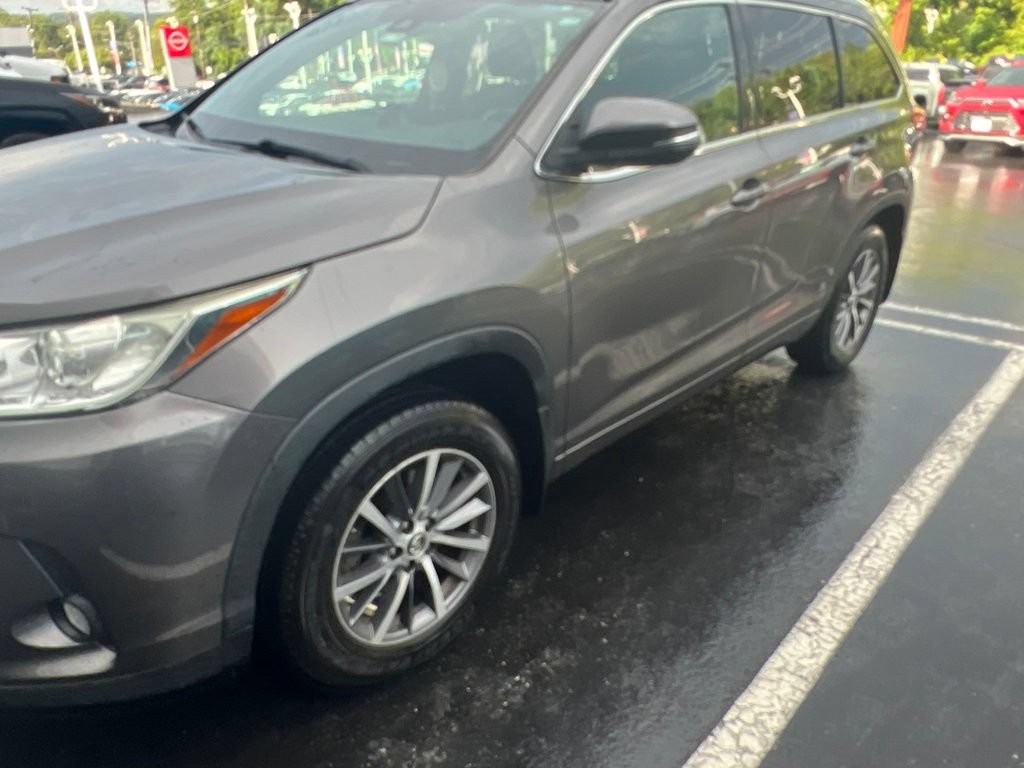 Used 2018 Toyota Highlander XLE AWD/4WD image 12