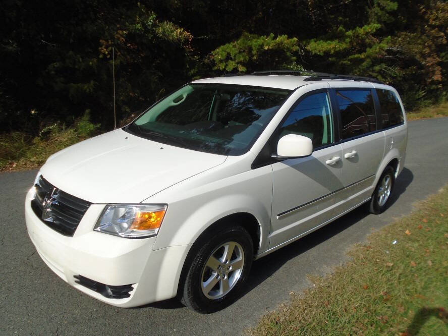 Used 2009 Dodge Grand Caravan SXT w/ Family Value Group