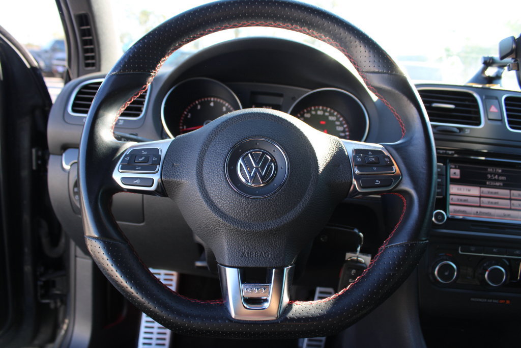 Used 2011 Volkswagen Golf 2-Door FWD image 24