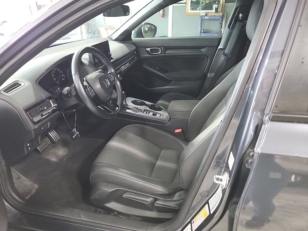 Used 2023 Honda Civic Sport image 3