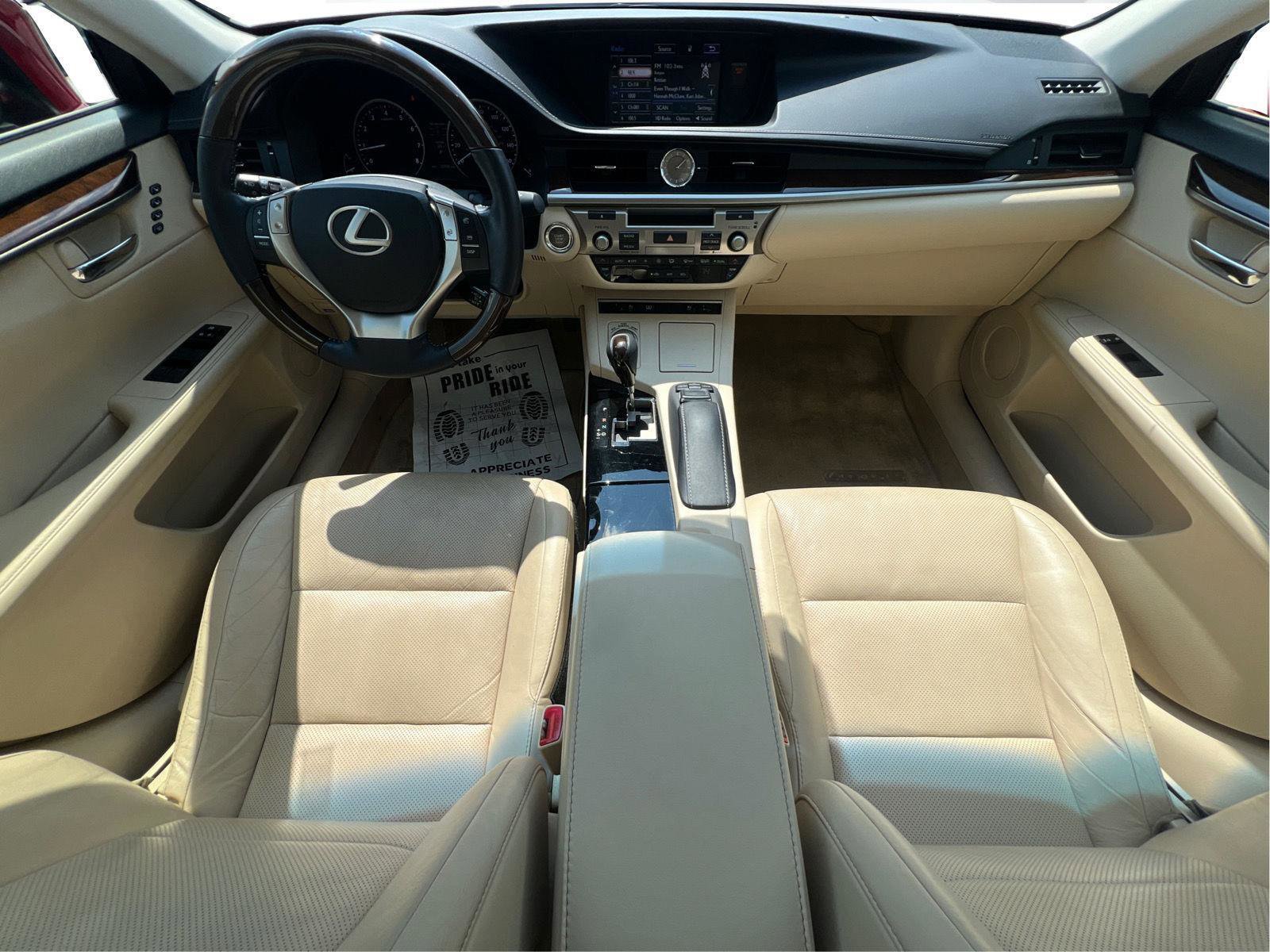 Used 2015 Lexus ES 350 w/ Luxury Package FWD image 2