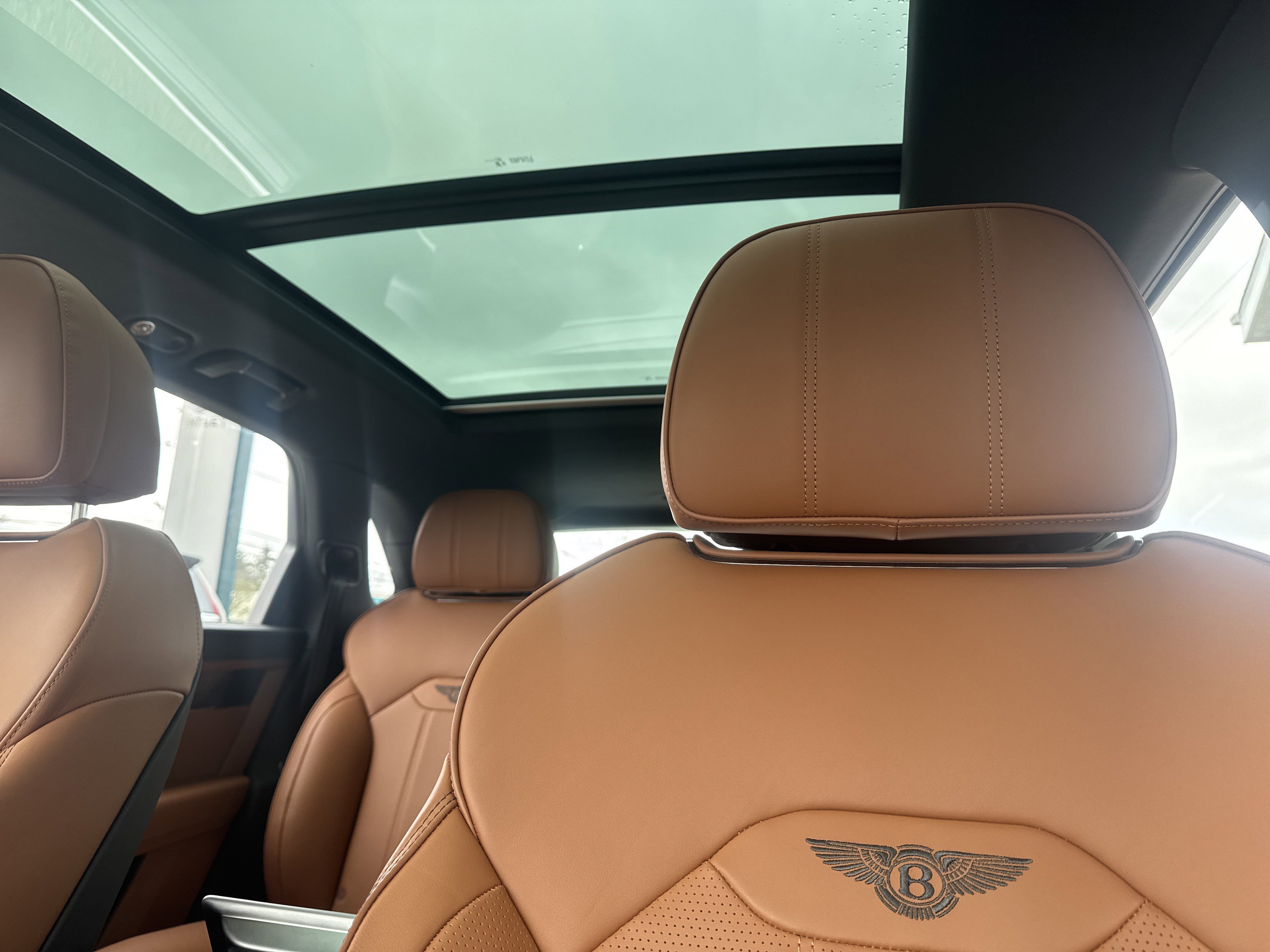 Used 2024 Bentley Bentayga Extended Wheelbase image 15