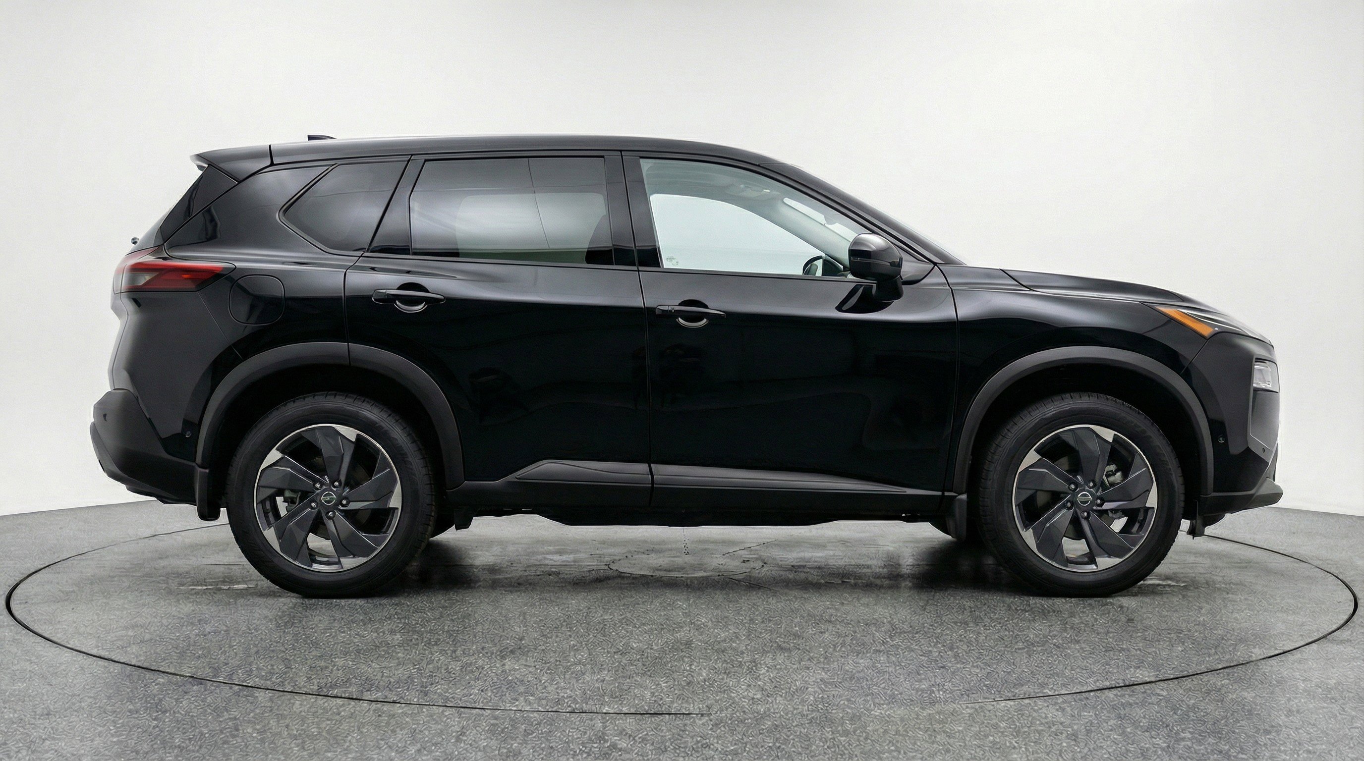 Used 2025 Nissan Rogue SV FWD image 11