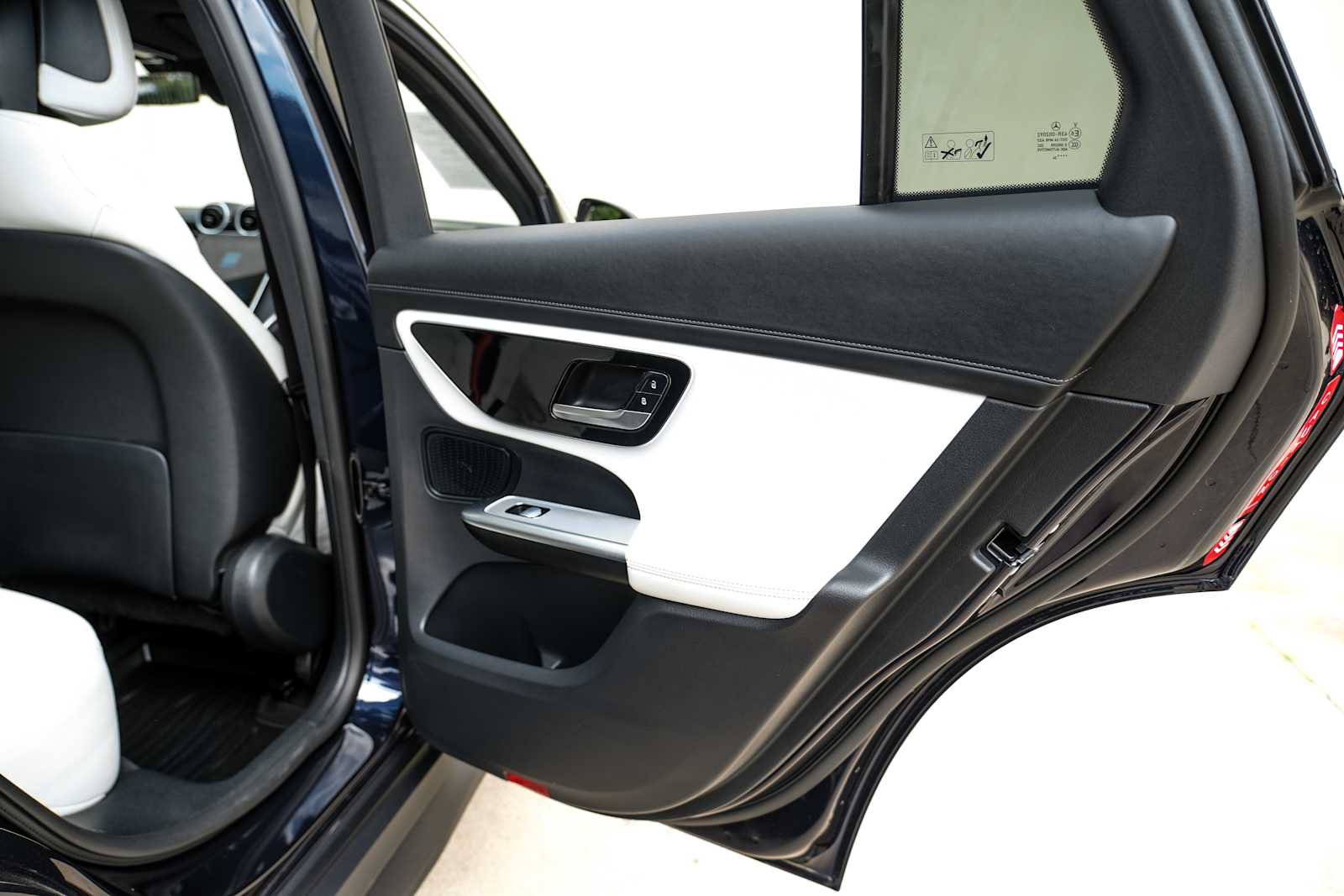 Used 2024 Mercedes-Benz GLC 300 4MATIC image 44