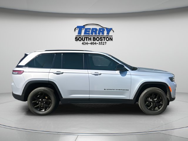 Used 2025 Jeep Grand Cherokee Altitude