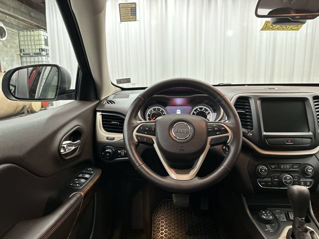 Used 2015 Jeep Cherokee Trailhawk AWD/4WD image 14