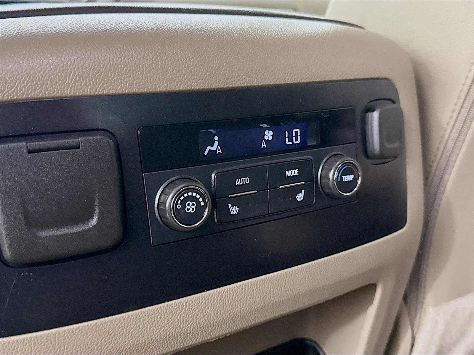 Used 2019 Chevrolet Suburban Premier AWD/4WD image 27