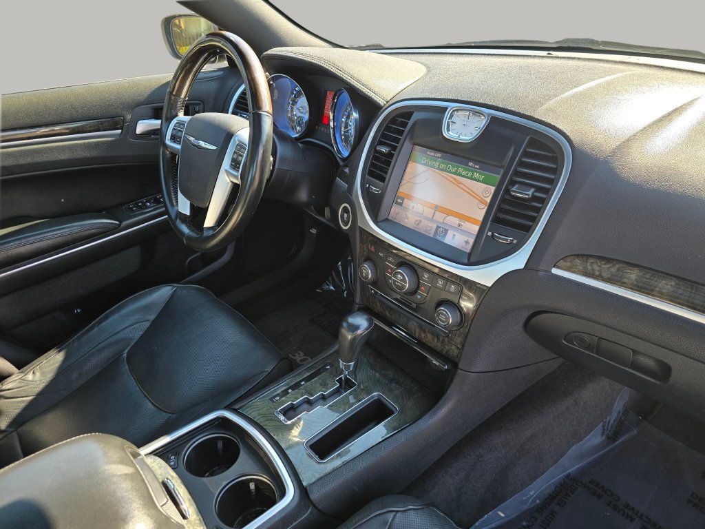 Used 2011 Chrysler 300 C RWD image 28