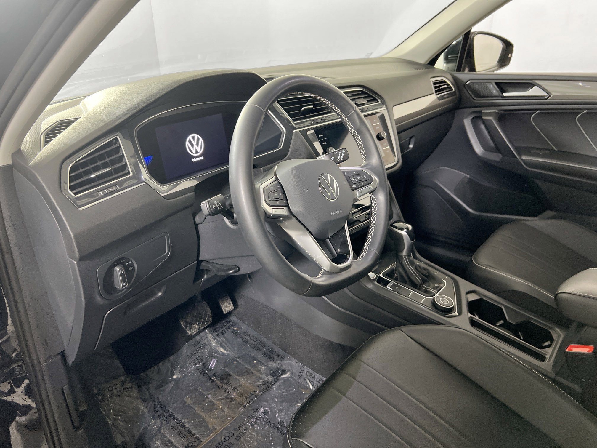 Used 2022 Volkswagen Tiguan SE AWD/4WD image 9